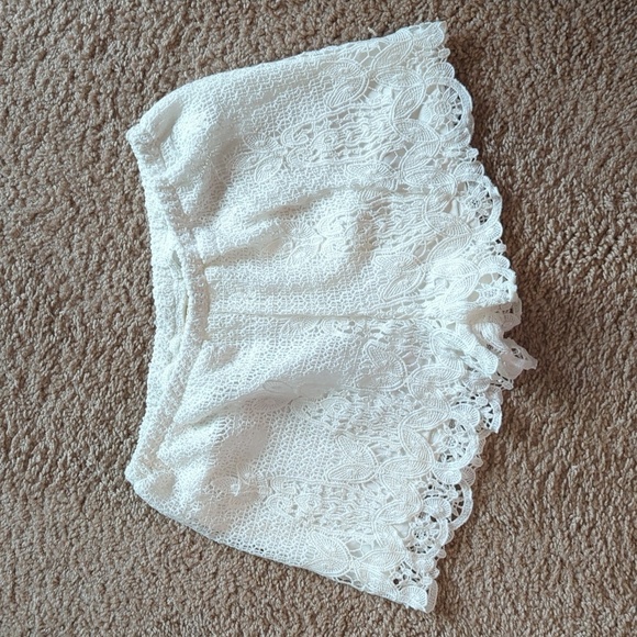 Francesca's White Crochet Lace Fully Lined Beachy Boho Shorts Size S - Picture 5 of 9